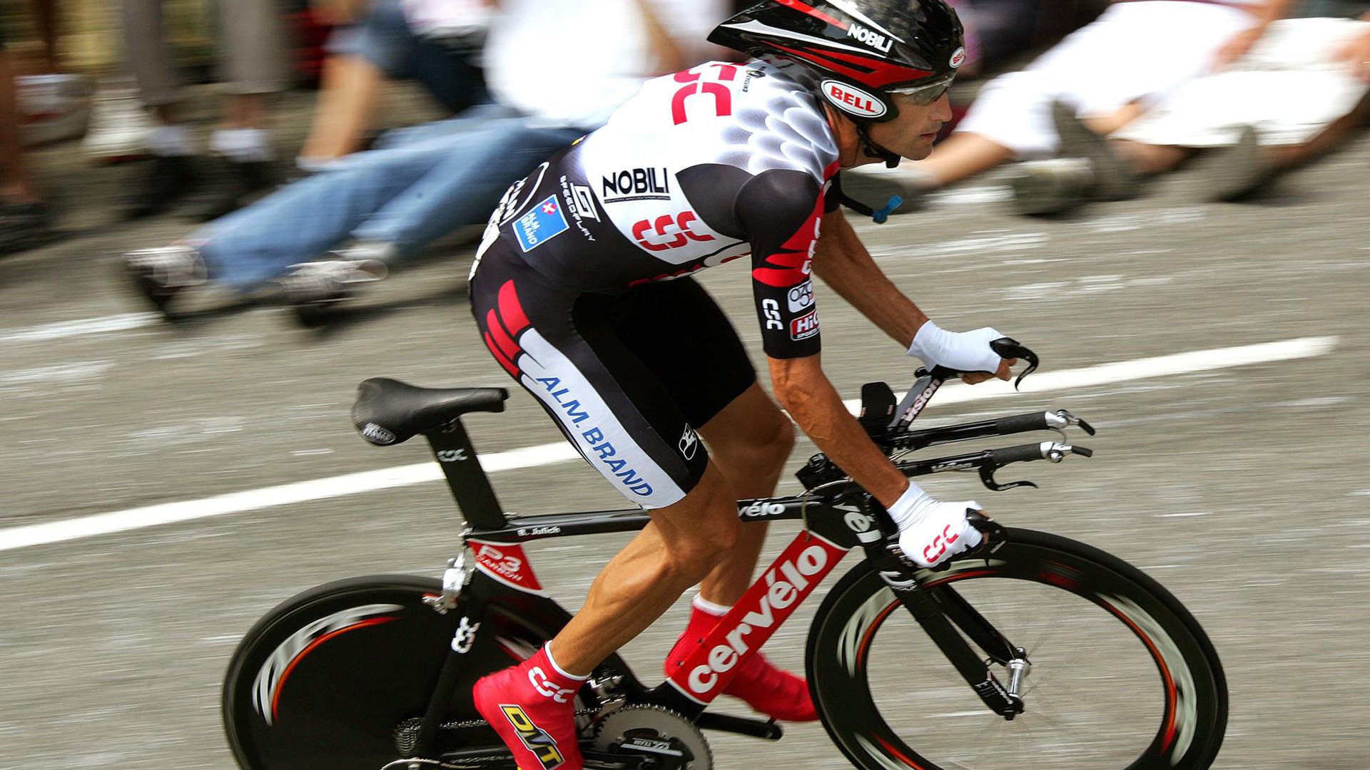 伦纳德一手遮天，雄鹿横扫76人背后的唯一性掌控者