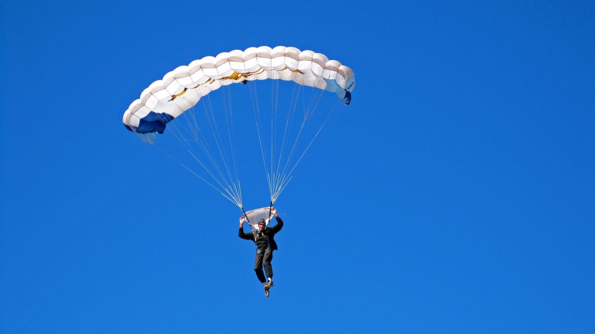 文班亚马终局时刻封神，马刺加时鏖战擒狼锁定胜局