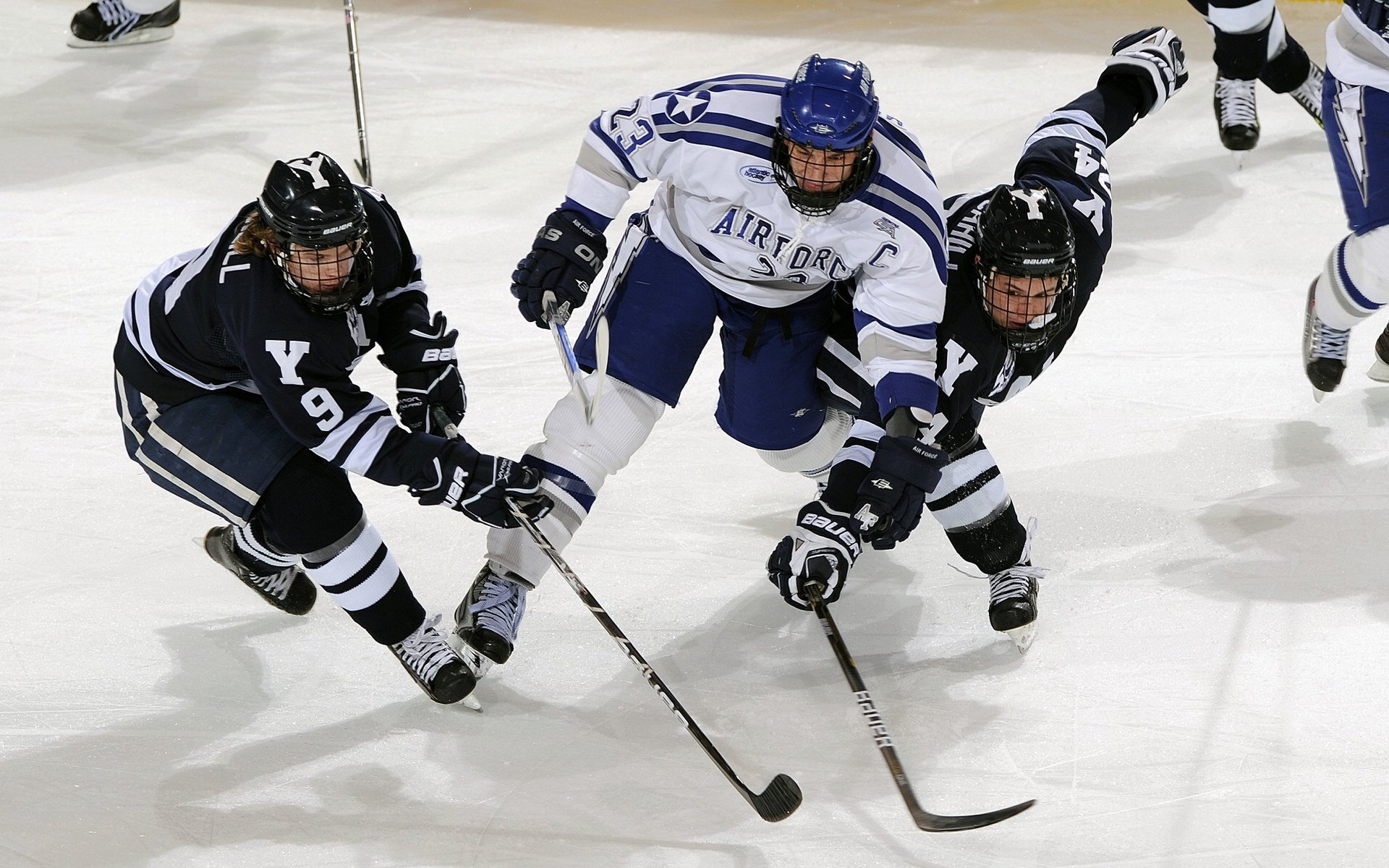 从拉沃尔杯绝杀到联合杯逆转，兹维列夫的双杯高光，定义网坛关键先生